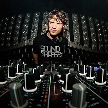 Mays – Never Stop Smiling (Original Mix) (Single 2011)