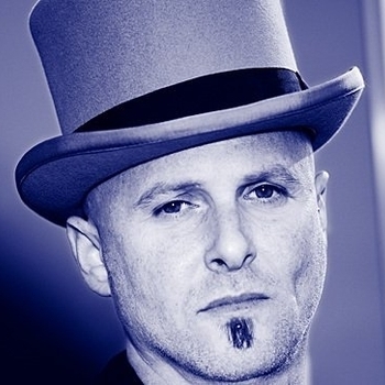 Max Pashm – Fantasy (Revolution Mix)