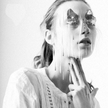 Modern Witch – Carrie
