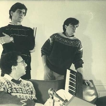 Moderne – Qu'Elle Me Caresse (1981)