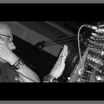 M-Traxx – Wake Up Little Child (Radio Edit)