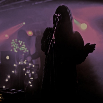 Postiljonen – We Raise Our Hearts