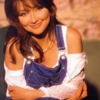 Pam Tillis – When You Walk in the Room