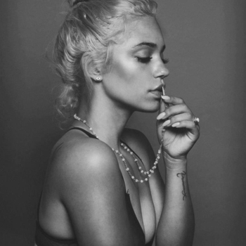 Paloma Ford – W.E.T