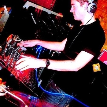 Pete Dafeet – Beneath the Fold (Original Mix)