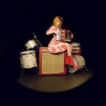 Piney Gir – La De Da