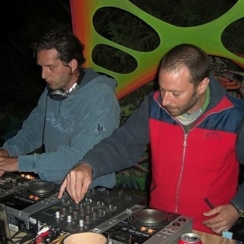 Quantica – Earthmover (feat Cosmosis - Cosmosis guitar mix)