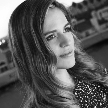 Rachel Diggs – Hands of Time (музыка из сериала "Милые обманщицы" / "Pretty Little Liars") (3 сезон, 1 серия)