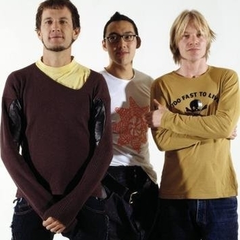 Regurgitator – Polyester Girl (Bass 'n' Garage Dub)