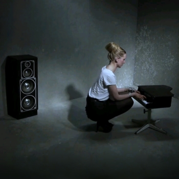 Roos Jonker – Shoes and booze