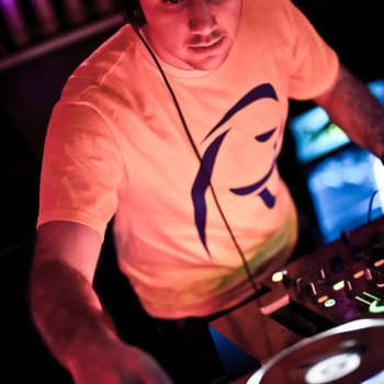Raneem – Airglow (Basil O'Glue Remix)