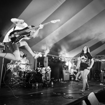 Veils – Standing Alone (Isolation)