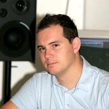 Wavetraxx – Stay (Karami & Lewis Remix)