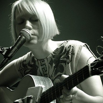 White Magic – Runaway (Музыка из фильма "Вижу лишь тебя / All I See Is You")