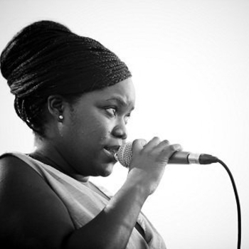 Zara McFarlane – Fussin' and Fightin'