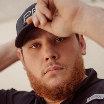 Luke Combs – Sleepless in a Hotel Room