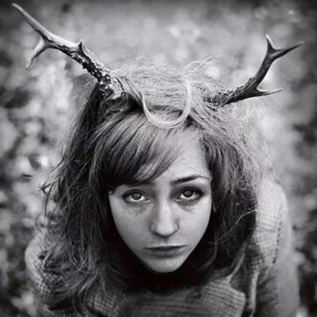 Apostol – девушка с оленьими глазами
