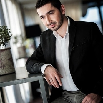 Giannis Vasiliadis (Гианнис Василиадис) – Pare Me Agkalia  (Single 2012)
