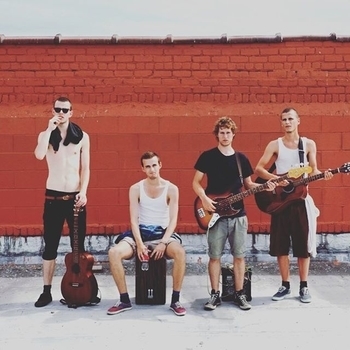Brothers Moving – Train
