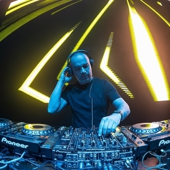 Fonarev – Digital Emotions 136 Guest mix by Alexe...