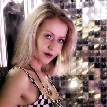 Elen Cora – Tell Me Why