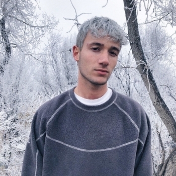 Emma Sameth – Spin With You (feat. Jeremy Zucker)