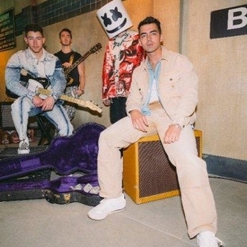 Marshmello feat Jonas Brothers – Slow Motion