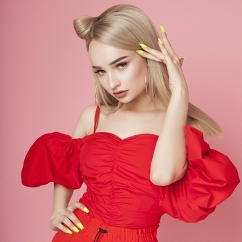 Kim Petras – Treat Me Like A Ho