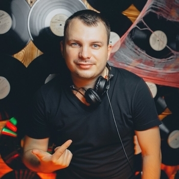 Vadim Adamov – Deep Time Episode#176 Track 03 (Bananastreet 2020)