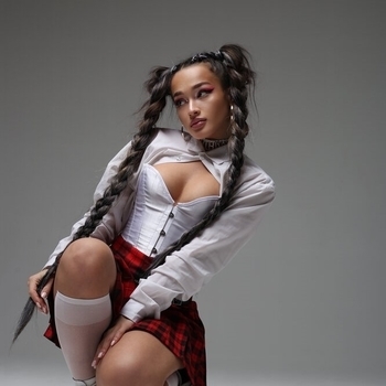 Mari M – Колхозница