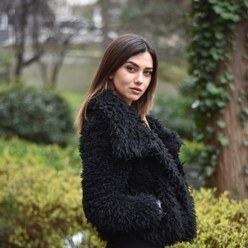 Aleyna Solaker – Her Sey Sensin (Kırgın Сiсekler) (2018)