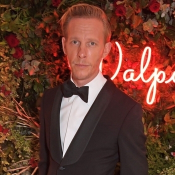 Laurence Fox – Backwards (Acoustic)