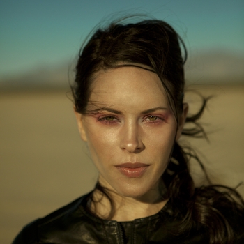 Betsie Larkin – Stars (Roger Shah Pumpin' Island Edit)