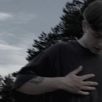 Lonelium – Leave Me Alone