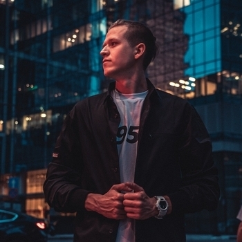 Dmitrii G – Solution (The Distance & Riddick Remix)
