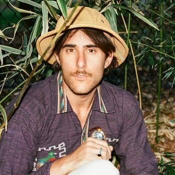 HalfNoise – All That Love Is (Flowerss Ep 2018)
