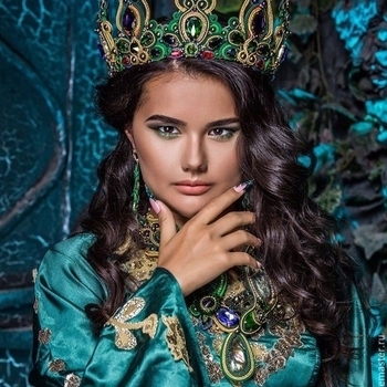 Aura – Хозяйка рун