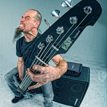 Robert Trujillo – Enter Sandman