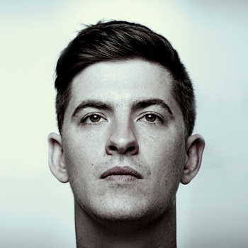 Skream & Example – Shot Yourself In The Foot Again (Extended)