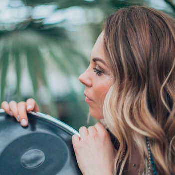 Valeria Ray – Silence Around