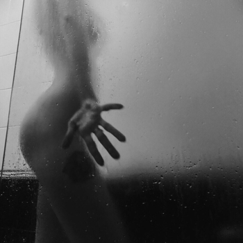 Emily Browning – Sweet Dreams (Are Made Of This)