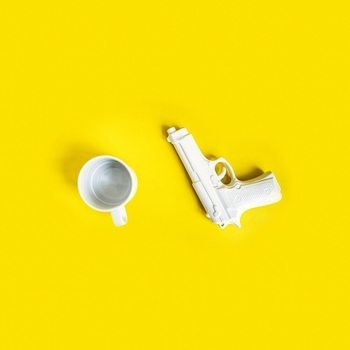 Andy Mineo – Tug of War (feat. Krizz Kaliko)